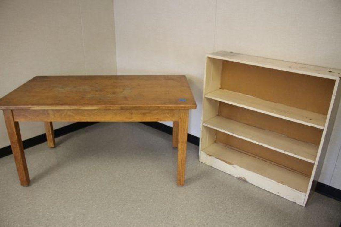 5' TABLE AND BOOKSHELF (RM116)