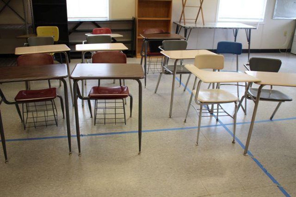 10 DESKS 1 CHAIR (RM100)