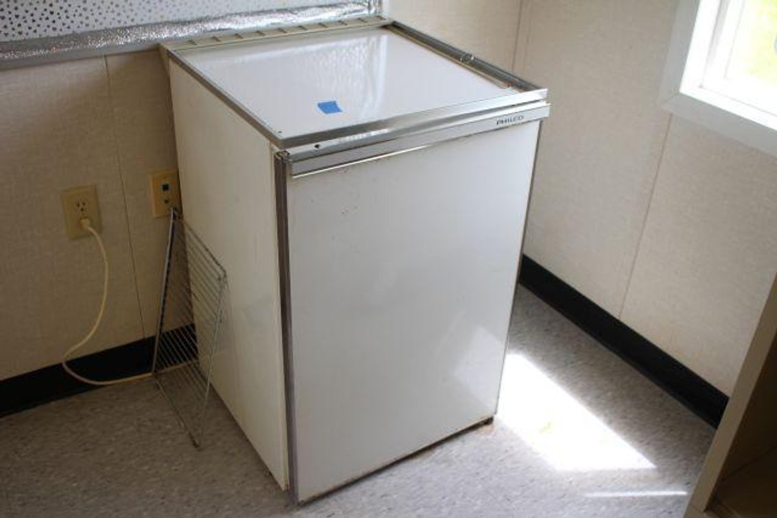 PHILCO SMALL REFRIGERATOR (RM100)