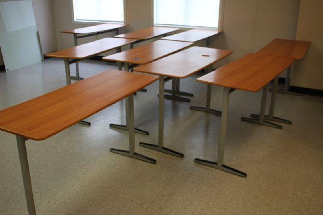 13 STUDENT TABLES (RM107)