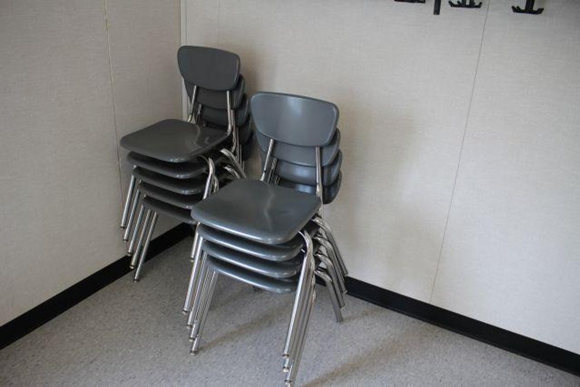 9 STUDENT CHAIRS (RM108)