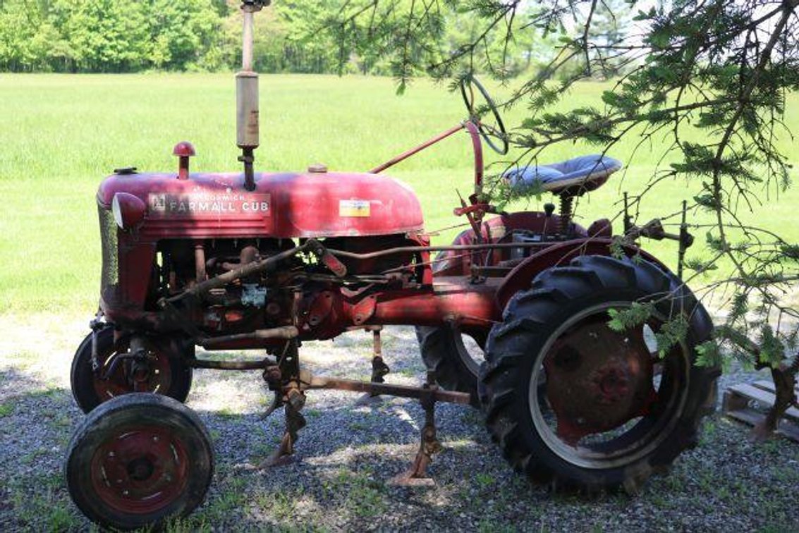 FARMALL CUB W/ ATTACHMENTS 