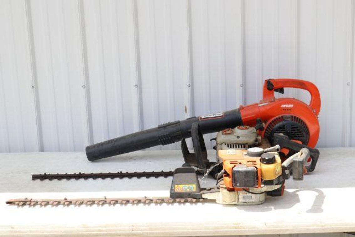 HEDGE TRIMMERS AND BLOWER
