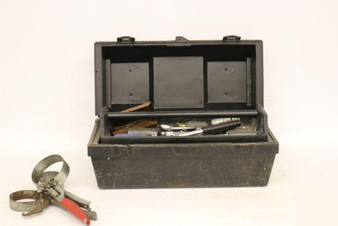 TOOL BOX W/ ASSORTED TOOLS 