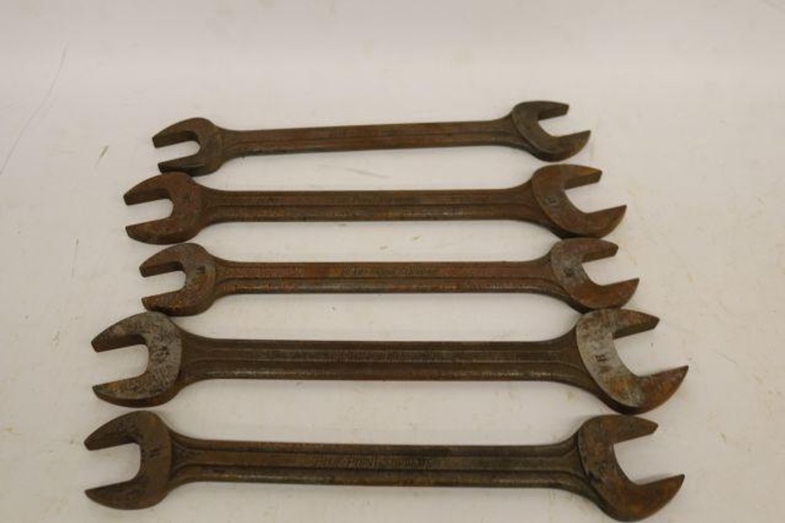 LARGE BLUE POINTE WRENCHES 