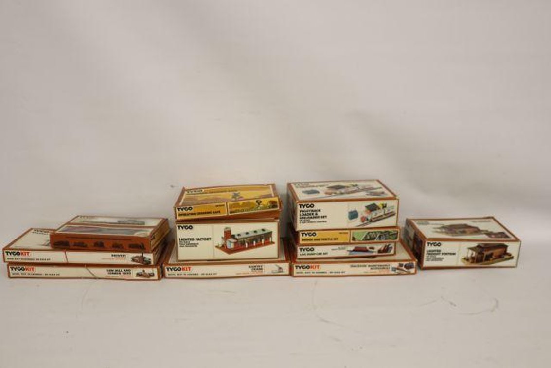 TYCO TRAINS AND ACCESSORIES