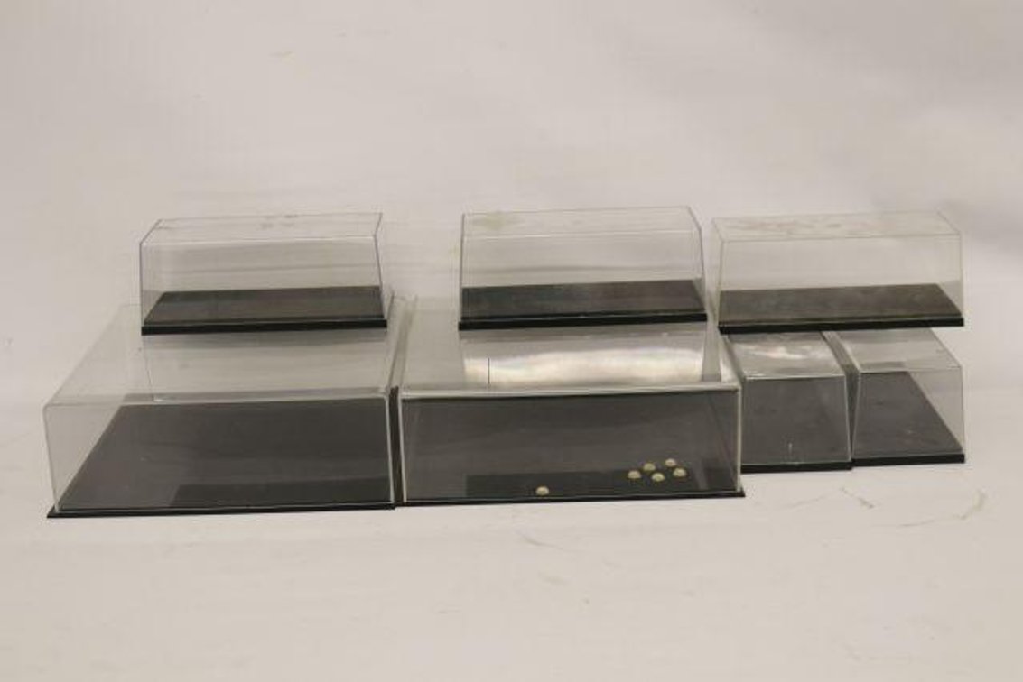 DISPLAY CASES