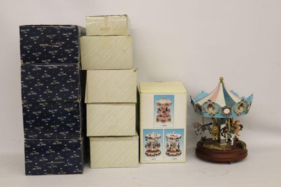 COLLECTIBLE MUSIC BOX CAROUSELS