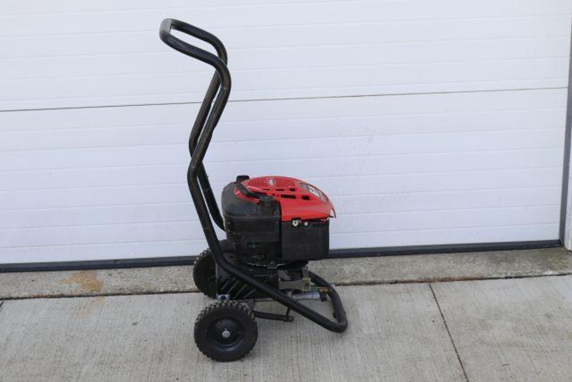 BRIGGS AND STRATTON POWER WASHER
