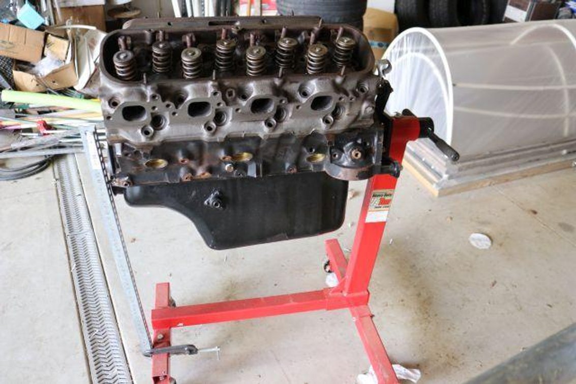 CHEVY 454 MOTOR W/ STAND