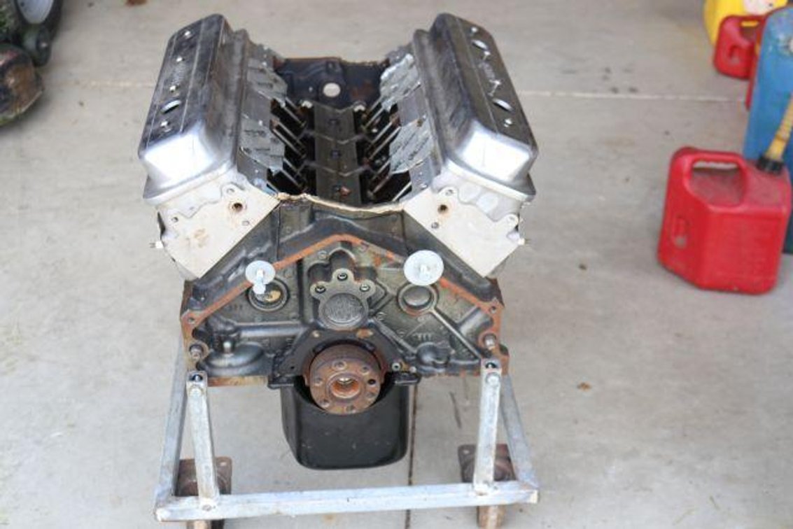 CHEVY 350 ENGINE w/ ALUMINUM HEADS