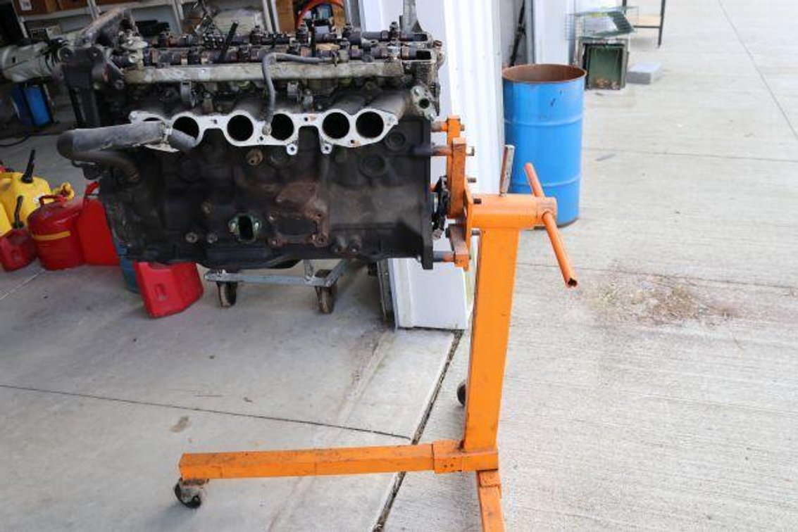 TOYOTA SUPRA ENGINE W/ STAND