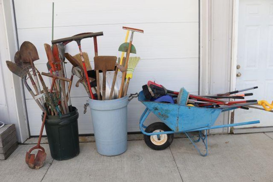 LONG HANDLE TOOLS AND WHEEL BARROW