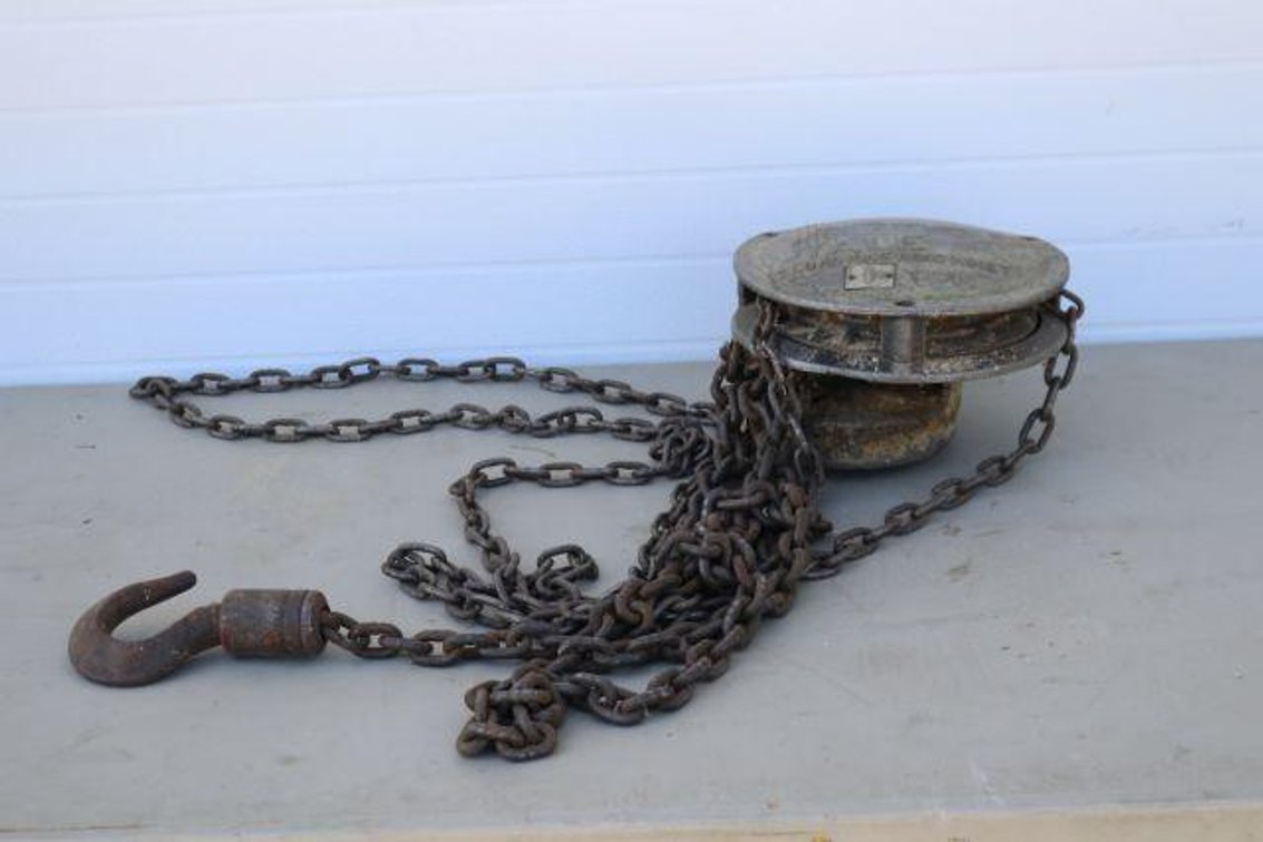 YALE CHAIN HOIST