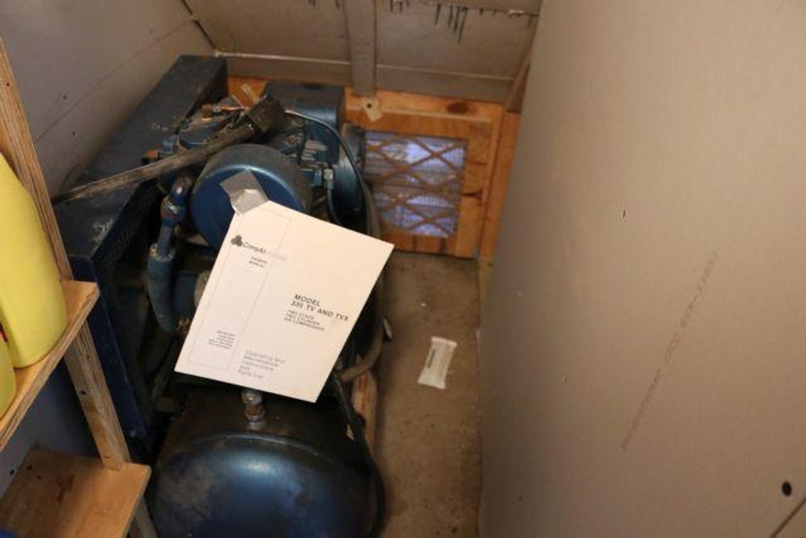COMP AIR TWO STAGE AIR COMPRESSOR