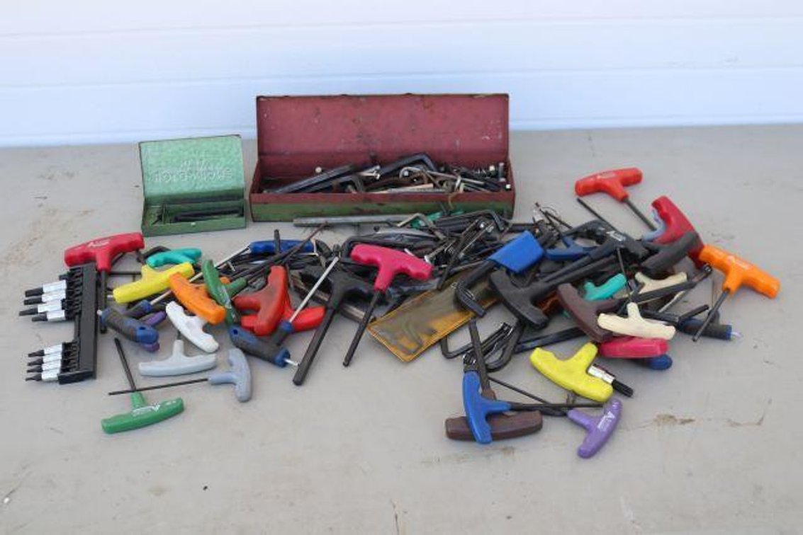 LARGE LOT OF ALLEN KEYS OR TORX 