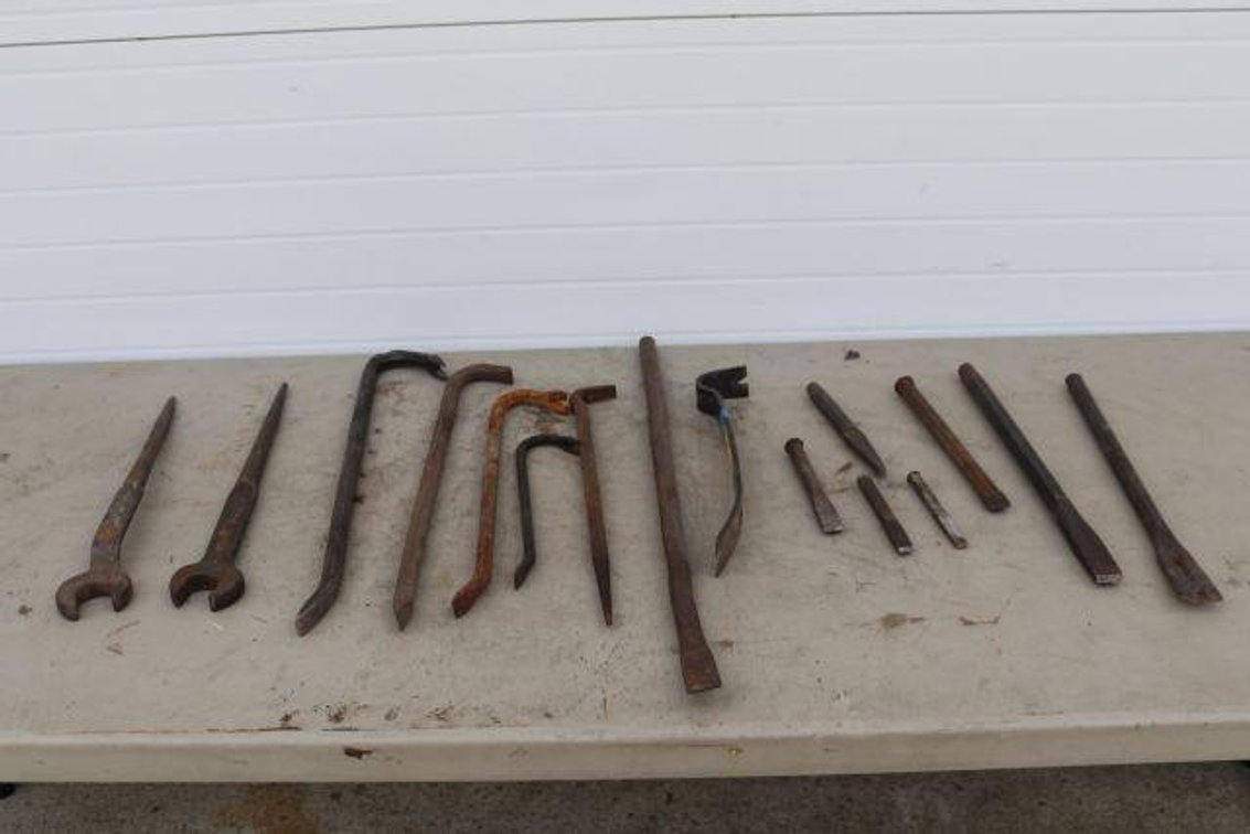 CROWBARS, SPUD WRENCHES, CHISELS