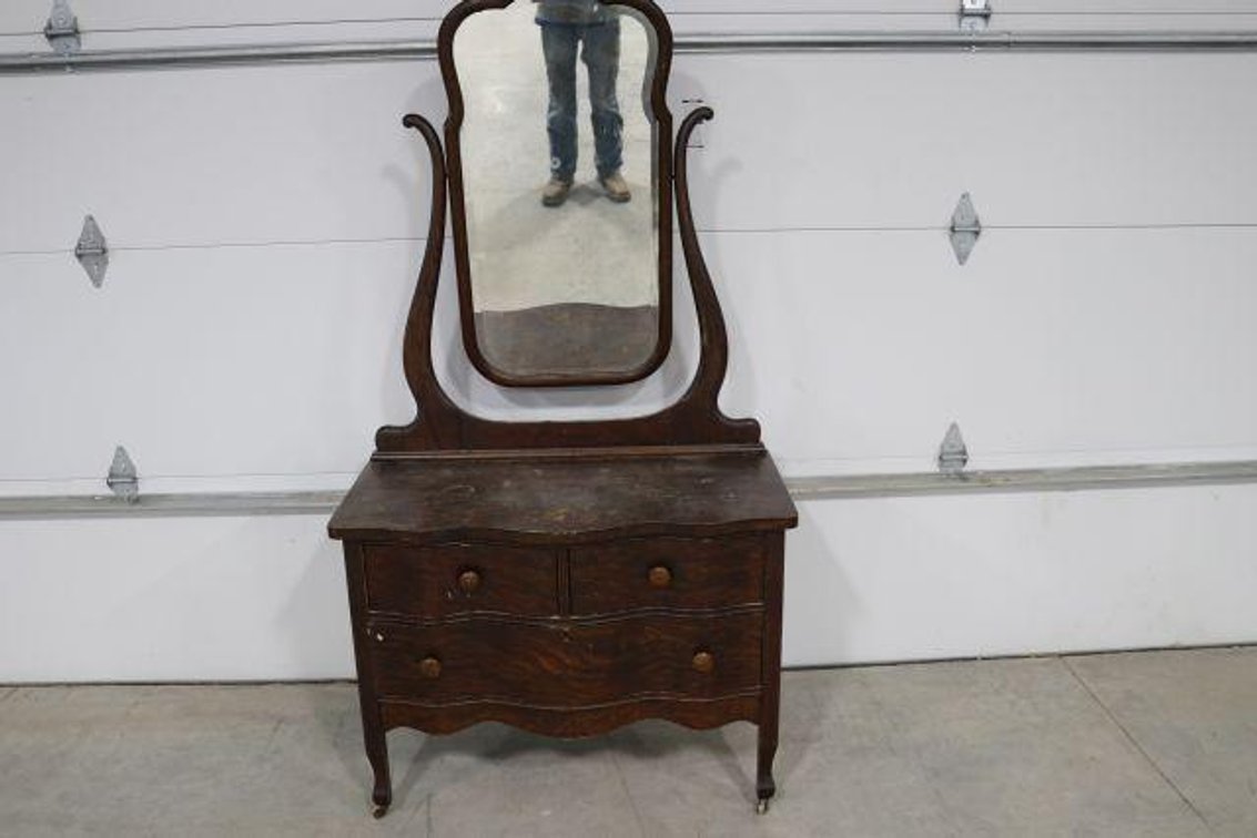 CHEST OF DRAWERS W/ MIRROR