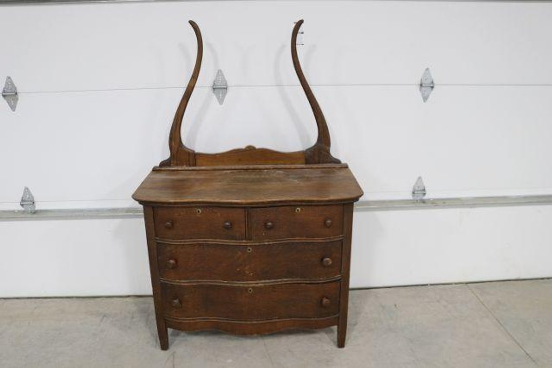 CHEST OF DRAWERS