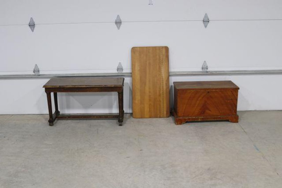 CHEST & COFFEE TABLE