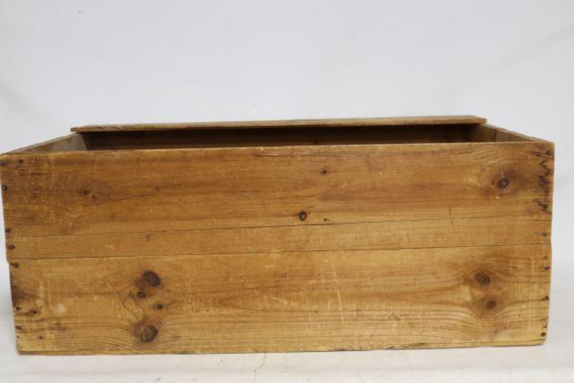 WOODEN CRATE 