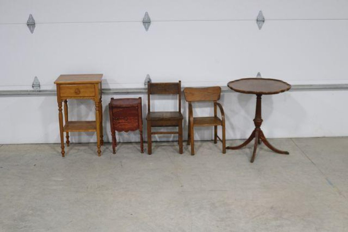 STANDS AND CHAIRS