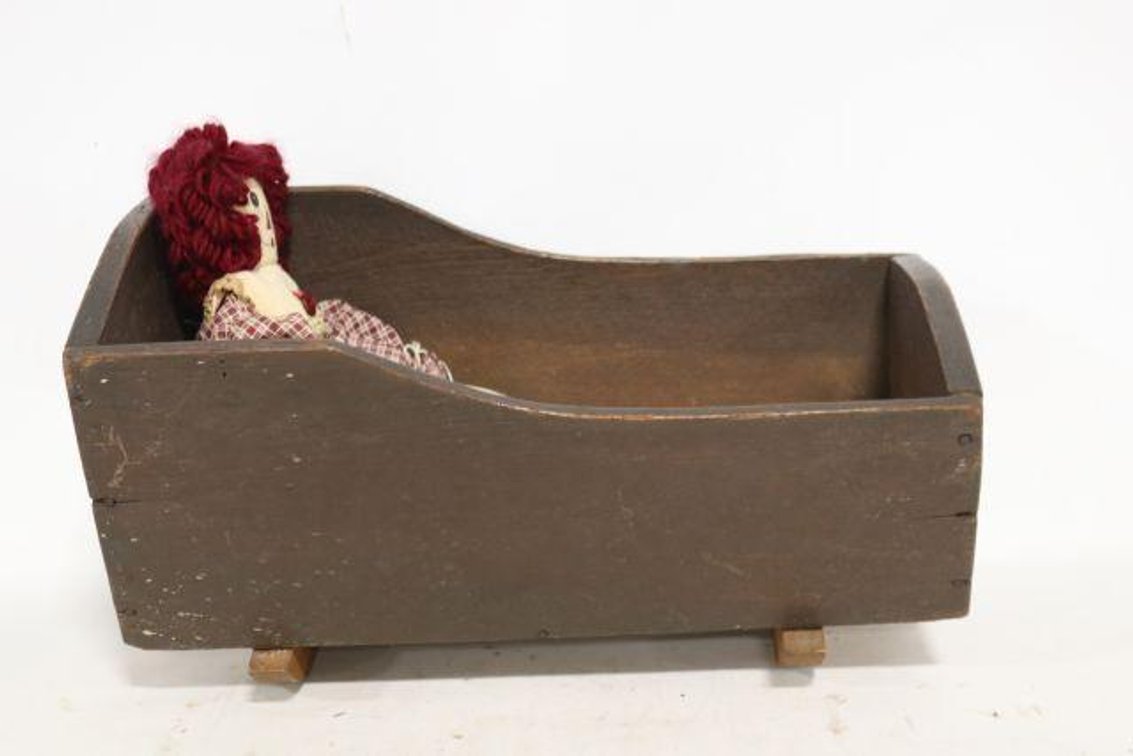 DOLL BASSINET