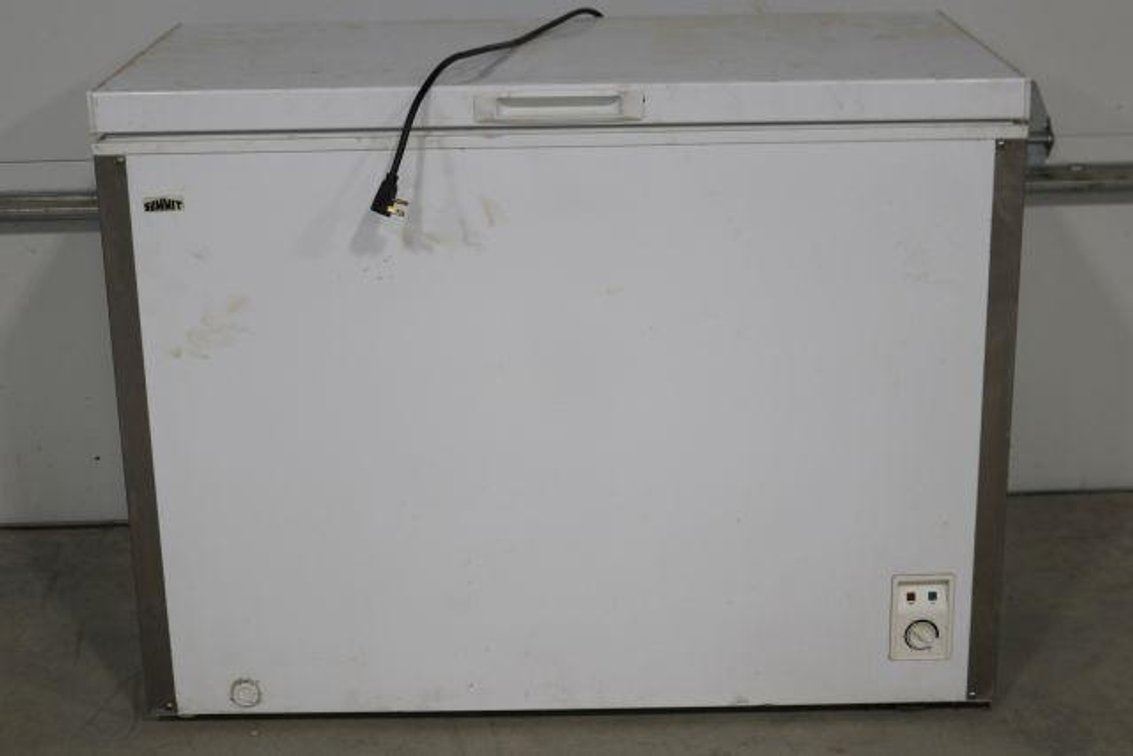 SUMMIT CHEST FREEZER 