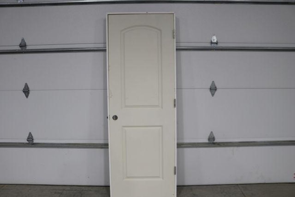 INTERIOR DOOR