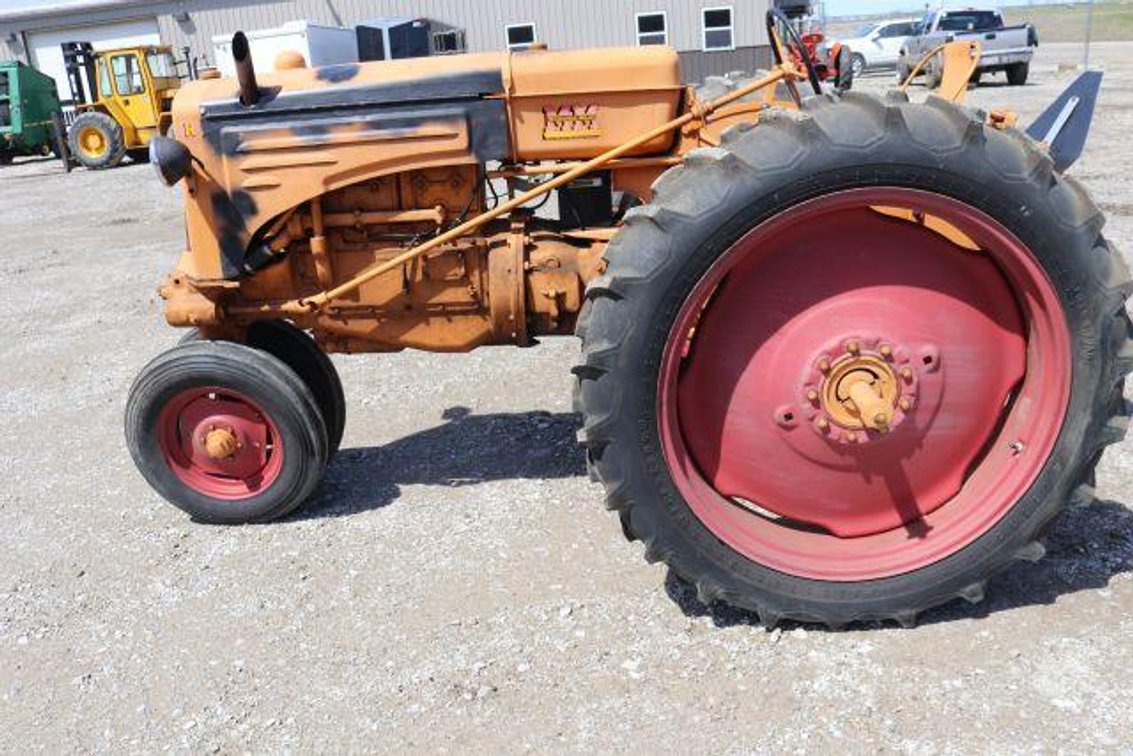 MINNEAPOLIS MOLINE R TRACTOR (2)