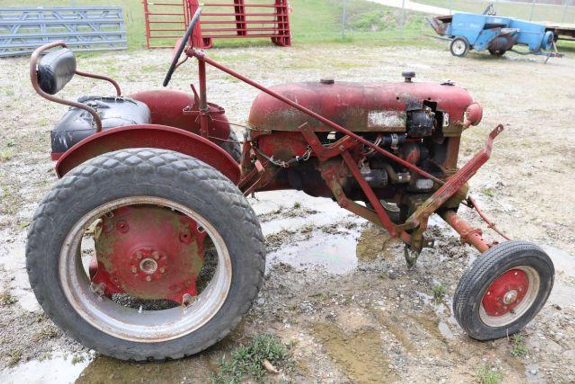 INTERNATIONAL CUB TRACTOR (51) 