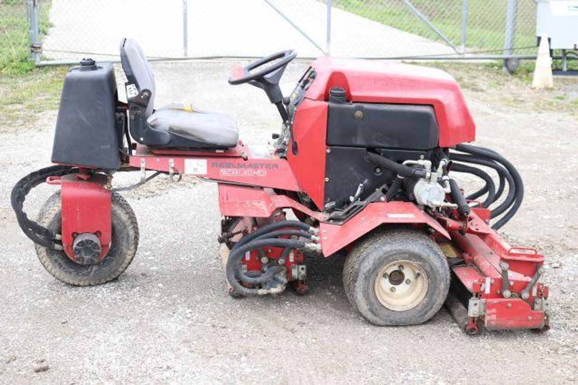 TORO REELMASTER 2300-D MOWER (70)