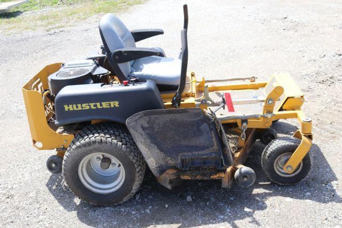 HUSTLER FASTTRAK 54" ZERO TURN MOWER (13)