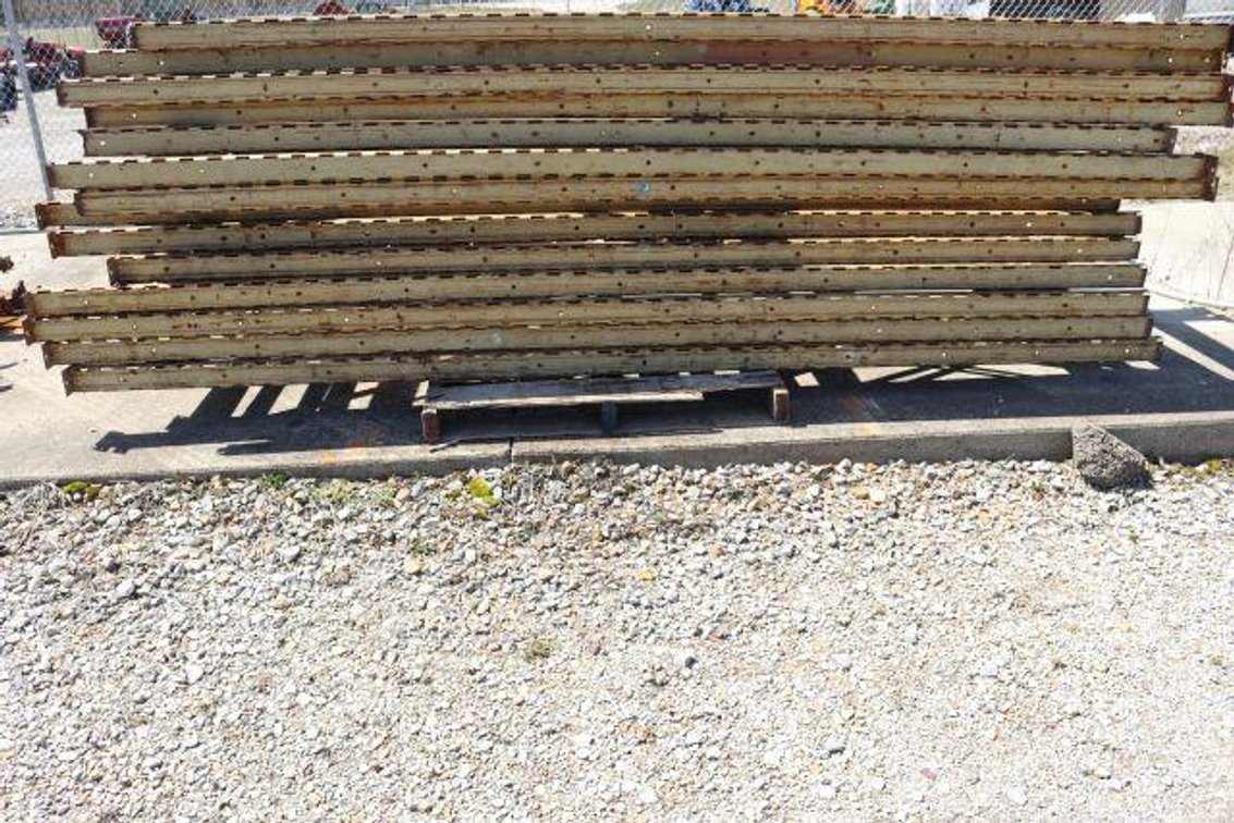 PALLET RACKING- 14 UPRIGHTS 50
