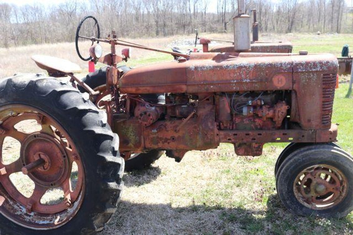 FARMALL H TRACTOR- NOT RUNNIN (44)