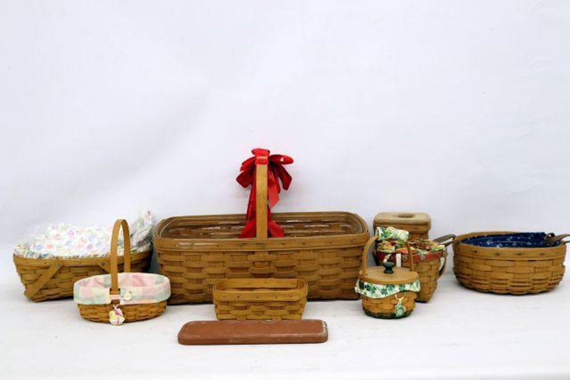 LARGE LOT OF LONGABERGER BASKETS 