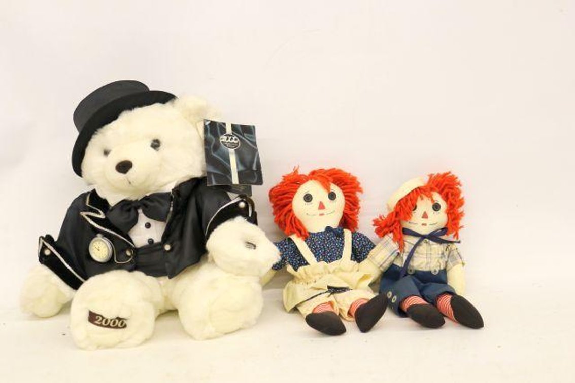 RAGGEDY ANN AND ANDY W/ TEDDY BEAR