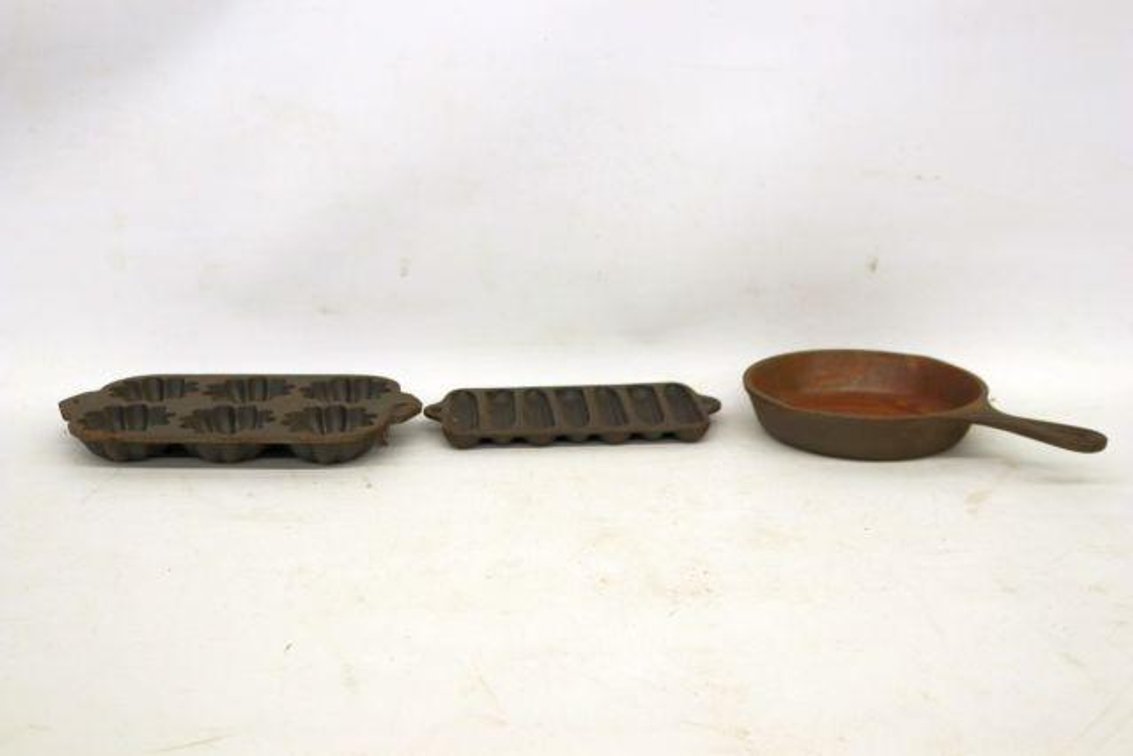 CAST IRON SKILLET, CORNSTICK PAN, AND MUFFIN PAN
