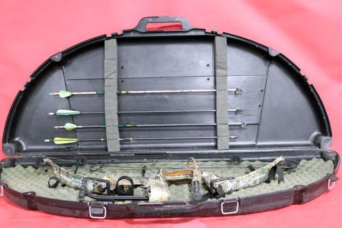 PSE COMPOUND BOW AND CASE