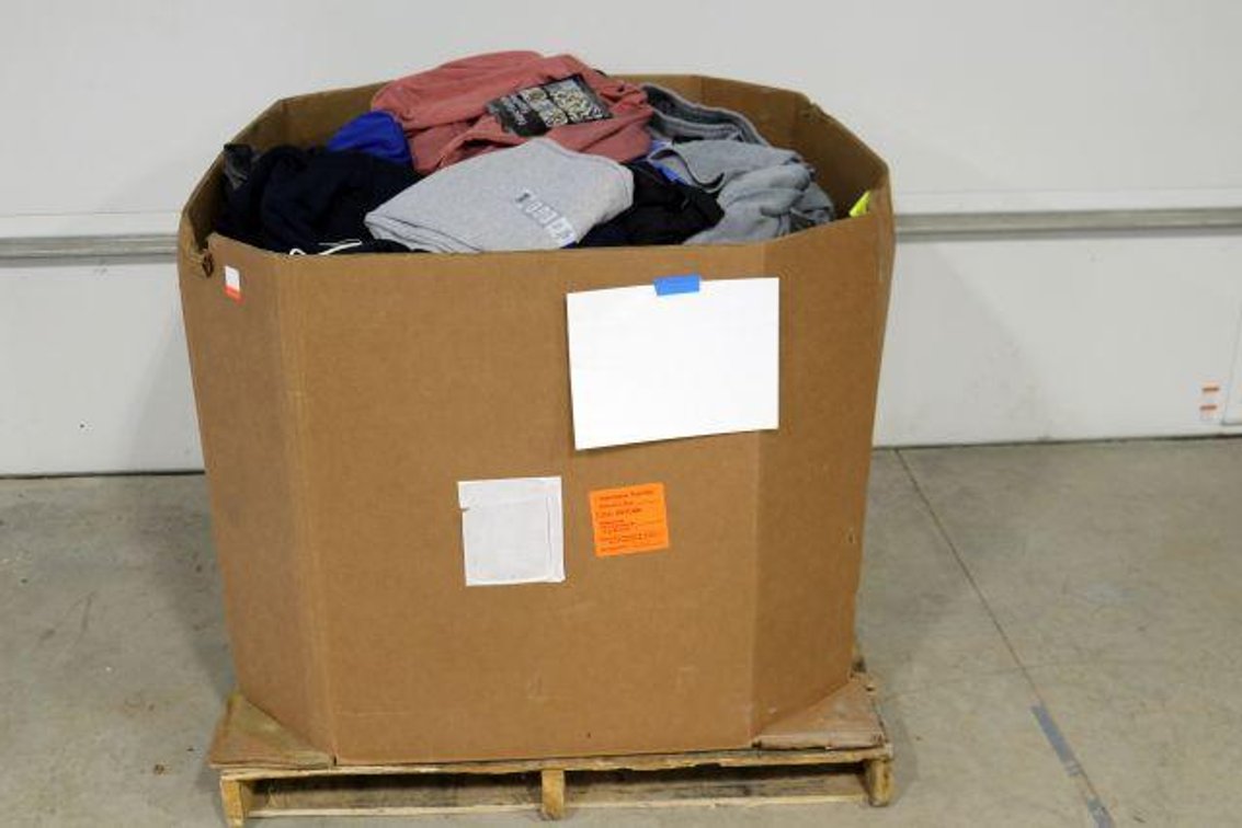 CLOTHING PALLET