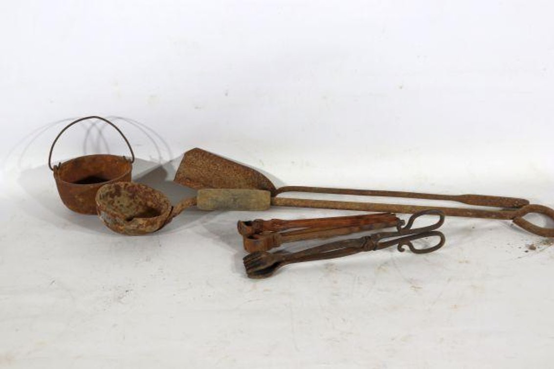 VARIOOUS CAST IRON HAND TOOLS
