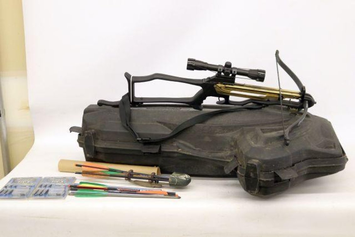 BARNETT COMMANDO CROSSBOW W/ EXTRAS
