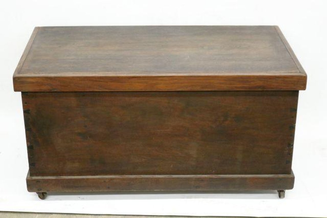 WOODEN CHEST 