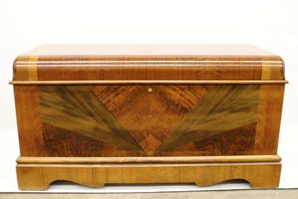 WOODEN CHEST 