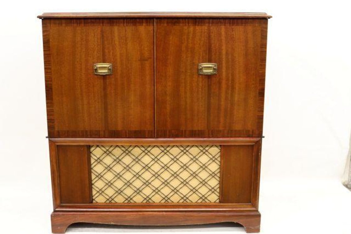 OLD RECORD PLAYER