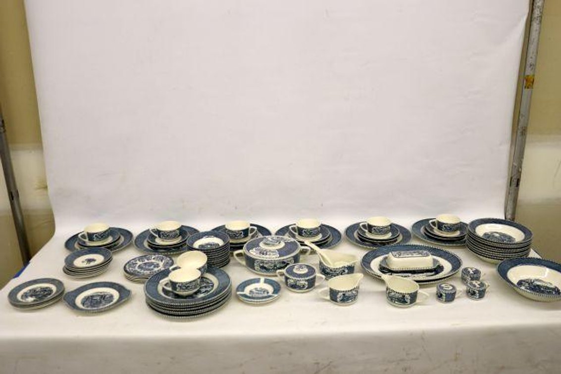 MATCHING KITCHEN DISHES 