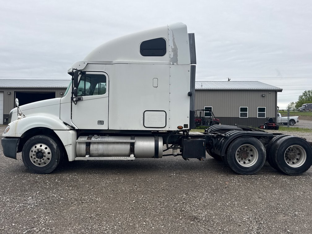 2006 Freightliner Columbia 120 Truck