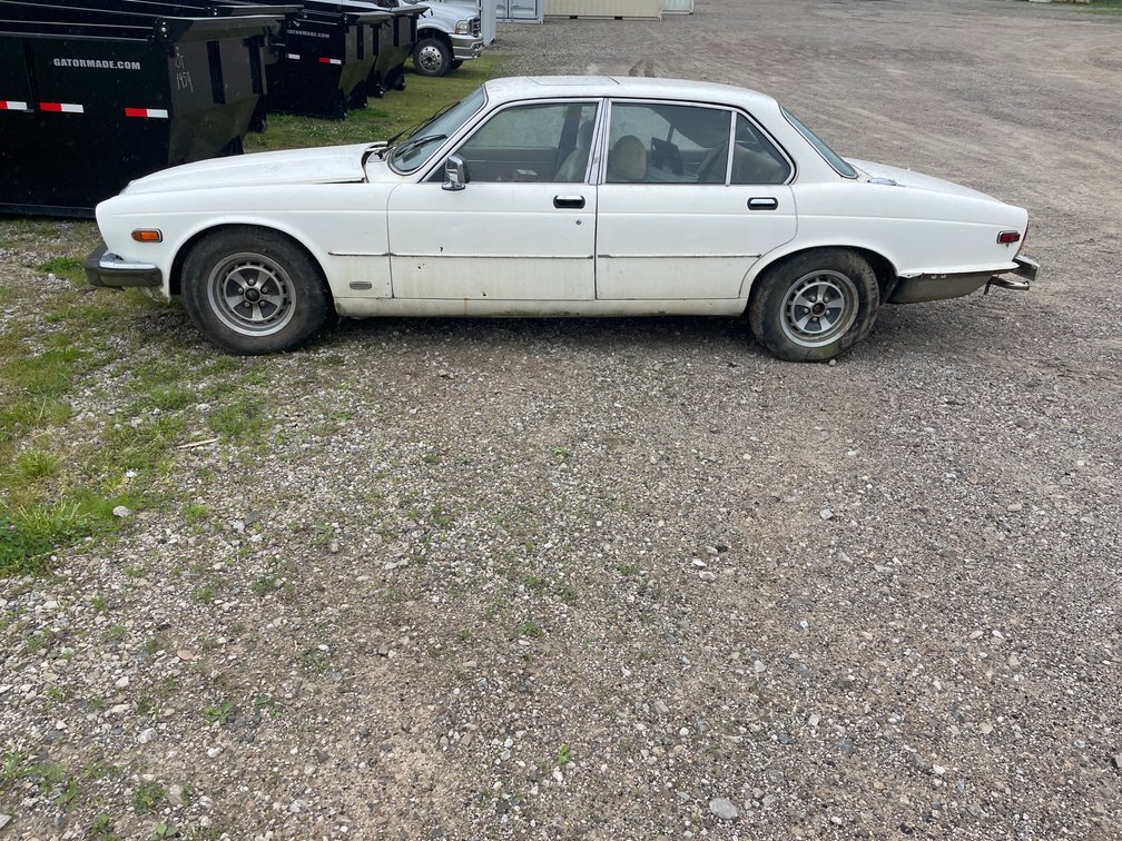 1983 Jaguar XJ6 Passenger Car (NON-RUNNING)