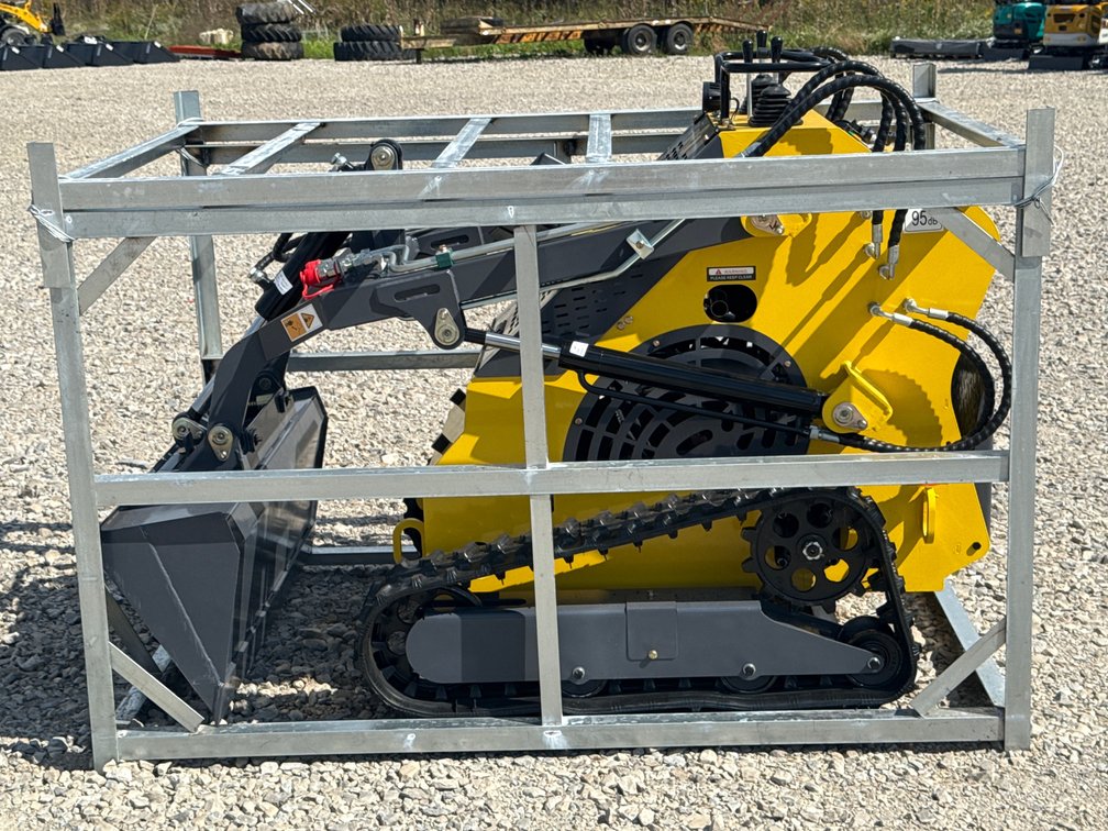 T460 MINI SKID LOADER