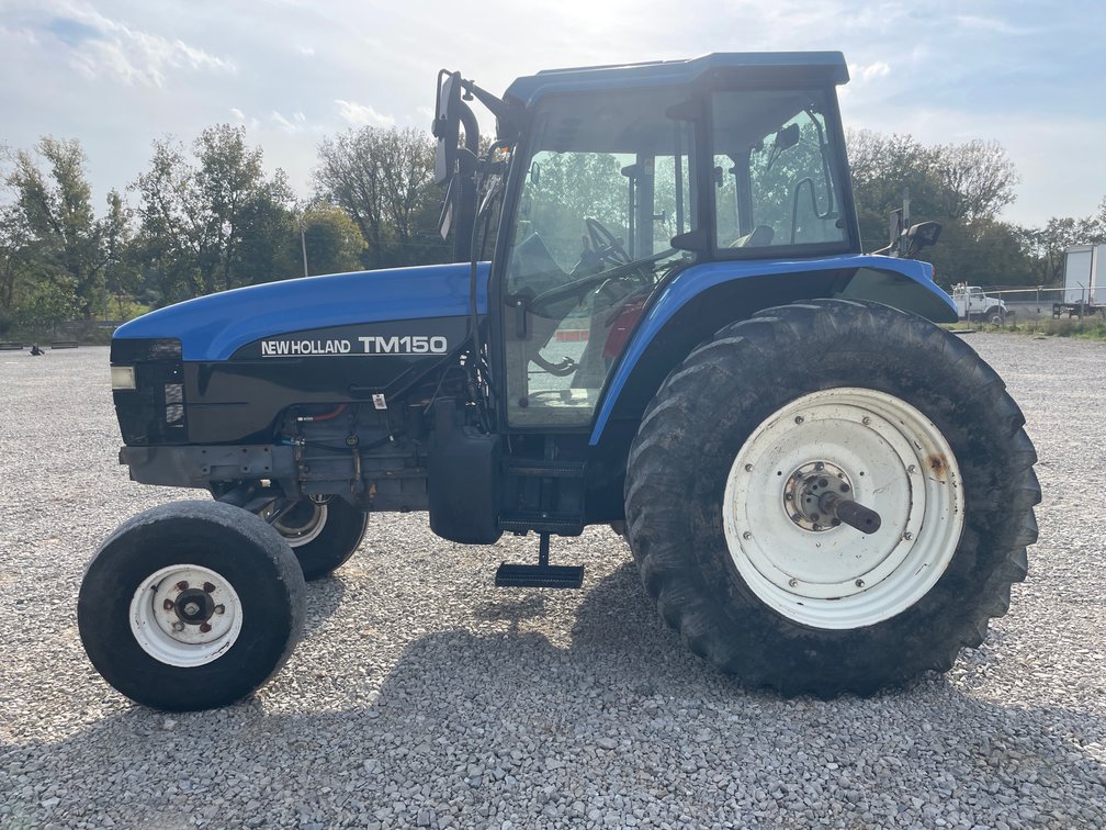 NH TM150 TRACTOR